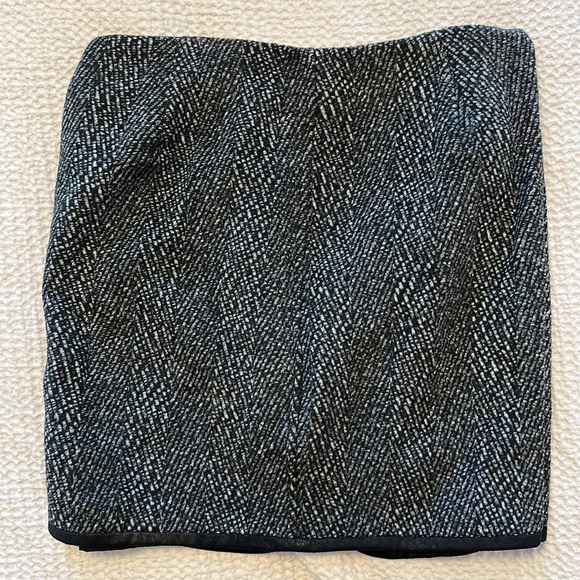 Brand New Black Zipper Skirt - Picture 4 of 4